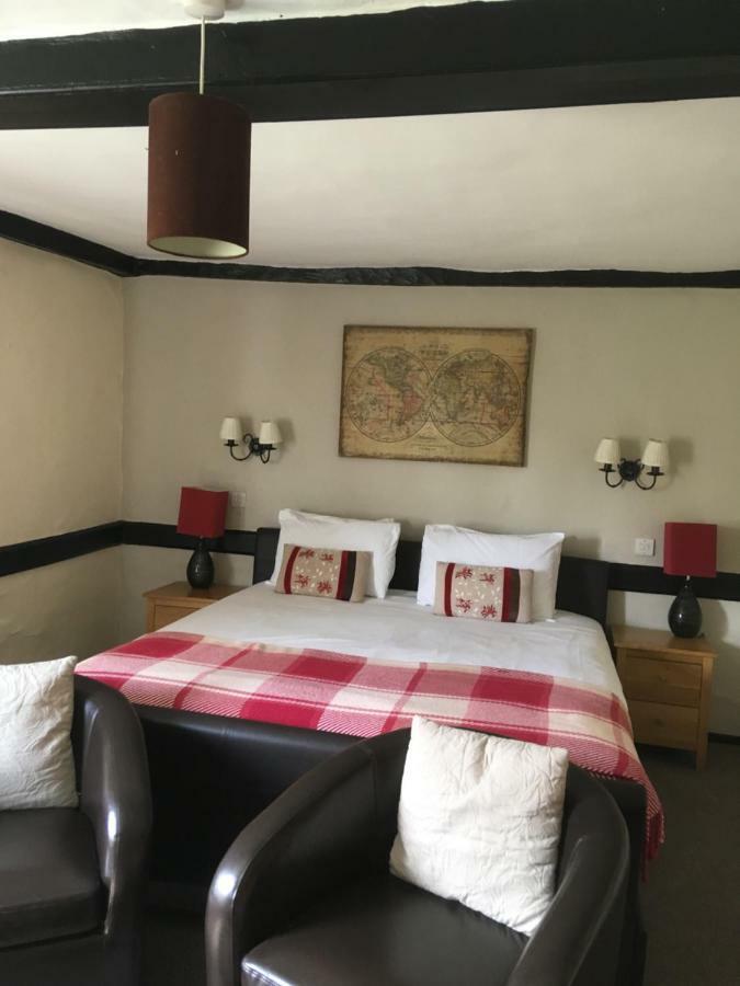 The Row Barge 4*